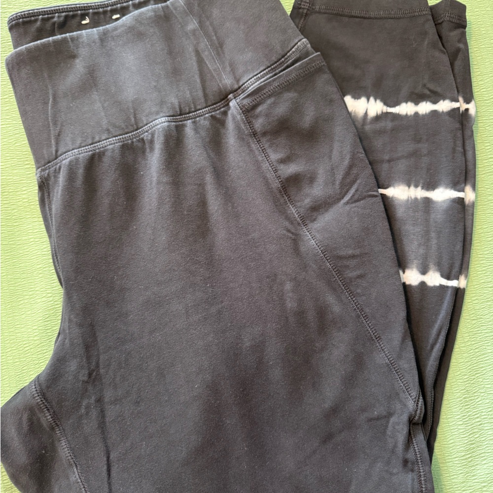 Livi Active Black and White Tie-Dye Capri Leggings
